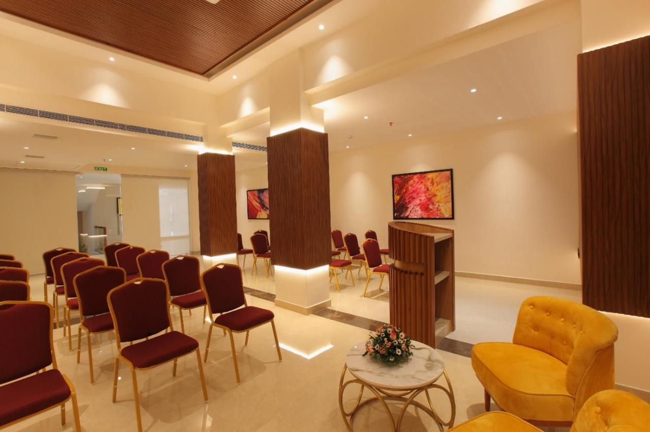 The Grand Ambassador Hotel Коттаям Экстерьер фото